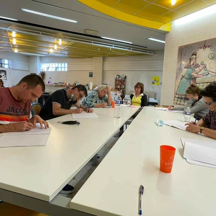 LENVOL62's tweet photo. Retour sur le stage de redynamisation par l’art effectué la semaine dernière dans nos locaux arrageois. Cette semaine nous effectuons un autre stage avec le centre social de Beauvois en Cambresis. https://t.co/Wfcu22PeRd