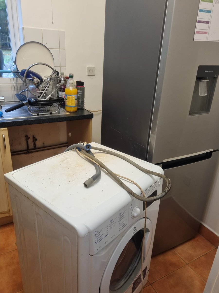 Henny_Cohen's tweet photo. @NELFT @NELFTLetsEngage finally able to watch a #TYfest21 event.
Makes cooking in a kitchen with my broken washing machine and fridge in the middle of the room far more plesent.
Think I should have a magic show in the kitchen every night (but without the washing machine) https://t.co/zwWfqBwWf1