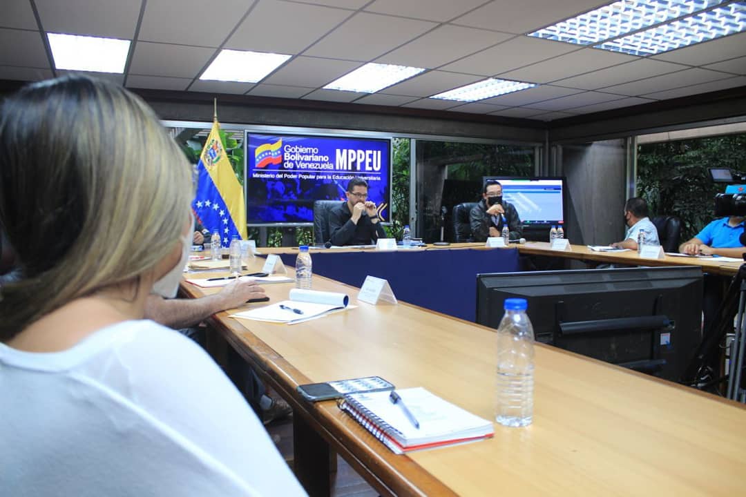 #EnFotos📸 •En el directorio semanal del <a href="/mppeduniv/">@MPPEDUNIV</a>, junto al ministro <a href="/soyCesarTrompiz/">CesarTrompiz</a>, siguiendo los lineamientos del presidente @nicolasmaduro se atendieron los planteamientos de la Ftuv, en relación a la IV Convención Colectiva Universitaria.
 
#EnDefensaPorLaPaz