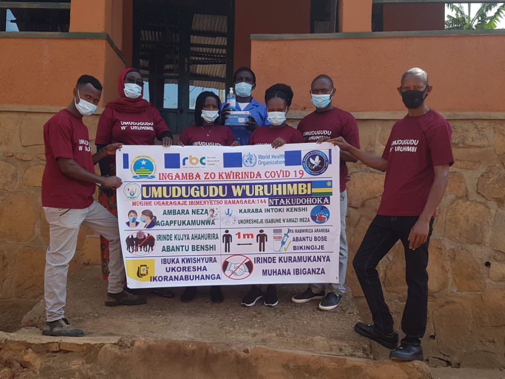 MuhimaRwanda's tweet photo. 1/2;Uyu munsi mu @MuhimaRwanda gahunda y’ubukangurambaga #operationcovidfree yakomeje hasinywa imihigo mu kagali #Amahoro ndetse no kureba uko abaturage mu masibo bari mu ngamba zo kurwanya COVID @RwandaLocalGov @CityofKigali @PudenceR @merardmp @Rwandapoliceesp https://t.co/RDFwgUxMrp
