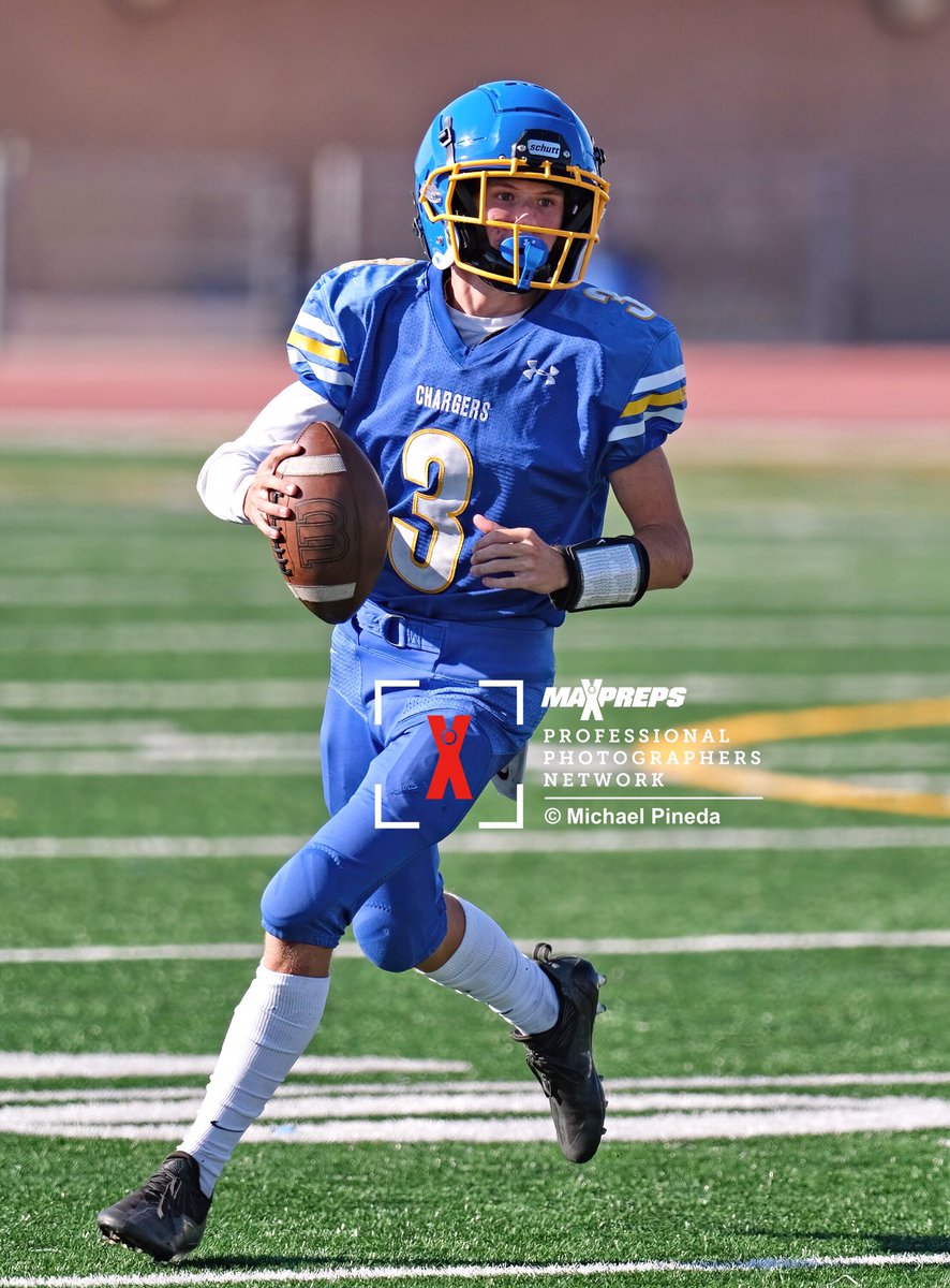 tracekphotos's tweet photo. View photos of @ETHSChargers vs @GGHSArgos JV football at https://t.co/lpLnG1WtdX @MaxPreps @MaxPrepsPR @Etfootball1 https://t.co/48Tm1ZzUu3