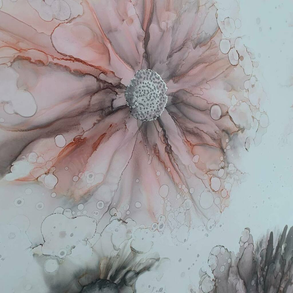 Peak of a new HUGE piece ready to take to set up @bluewatershopping for next weeks opening of @undertherainbowevents #upliftingart exhibition. I think it’s my largest ink work to date, a fantastic statement piece #alcoholinkart #contemporaryart #surreyar… instagr.am/p/CUF2dbvsIOr/