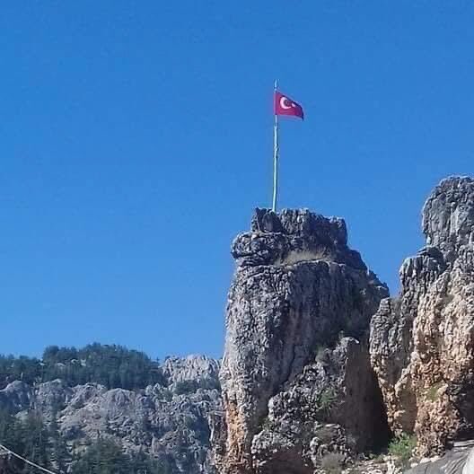 Yörükler obayı kurmadan bayrağı diker.
Akseki/Antalya