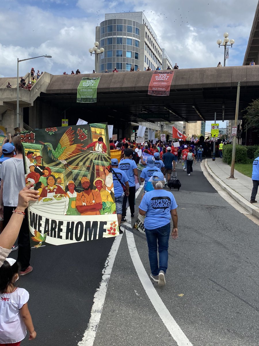 AMAZING! Two banner drops as thousands take the streets of Washington DC! 

Our communities can’t wait for citizenship, we can’t wait for care, we can’t wait for climate justice. 

Congress, we need action now. 

#WelcomeBackCongress #WeAreHome