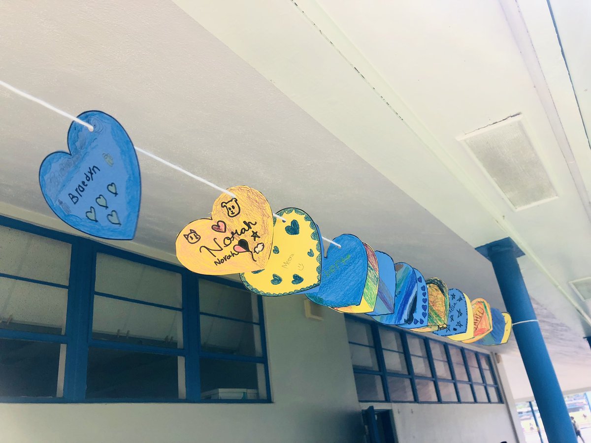DiannaSorahan's tweet photo. #youbelongweek on campus and today we shared what makes us each different and unique and sprinkled our love around campus! @MeridianCVUSD @CajonValleyUSD @davidmiyashiro https://t.co/YNgxbXQfpK