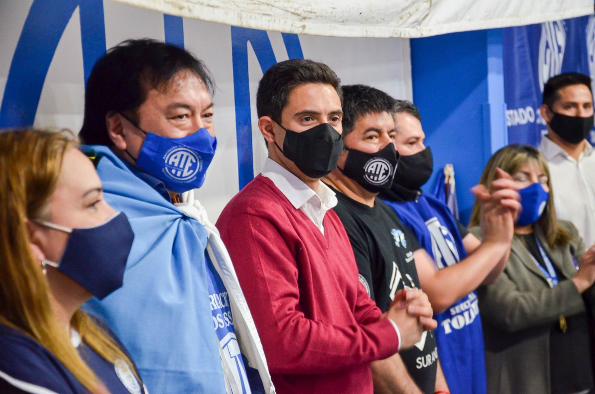 GFernandezTDF's tweet photo. Junto a los compañeros y las compañeras de ATE, nos reunimos en la delegación Río Grande para conversar sobre los desafíos que afrontan los trabajadores, trabajadoras y la sociedad fueguina toda. https://t.co/moRGT5kAHw