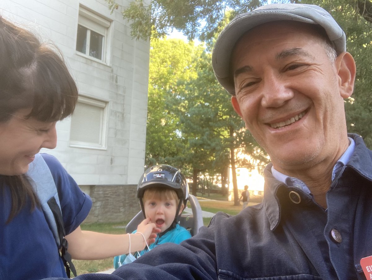 ElhadiAZZI's tweet photo. Rentrée citoyenne ce soir aux #Agenets à #Nantes, de Belles rencontres, de bons échanges avec les grands et les petits! De beaux jardins partagés aux pieds des immeubles @NMHabitat Merci à l’équipe quartier pour ce temps de rencontre avec les habitants! @nantesfr https://t.co/uHt3XVzaFw