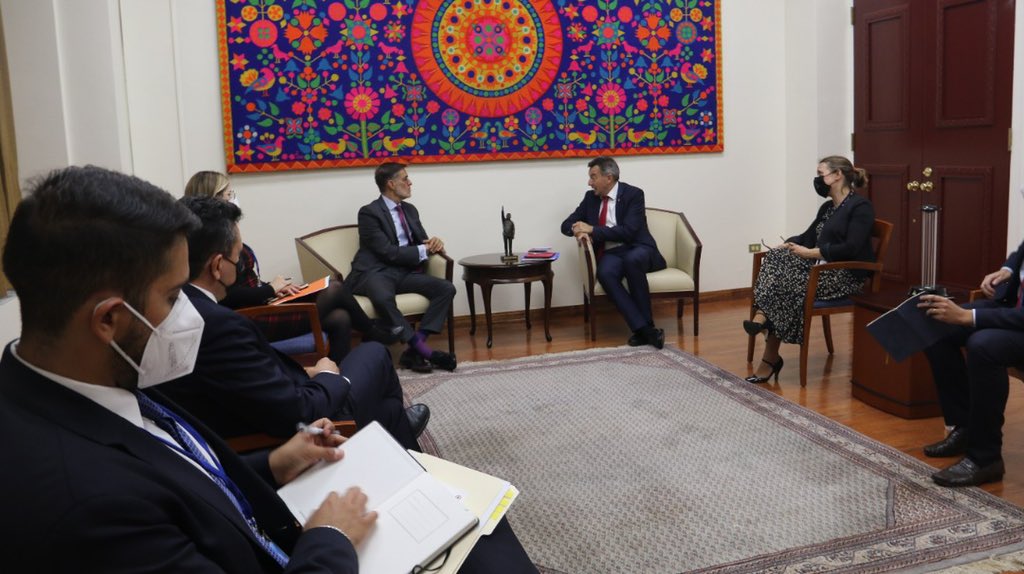 Recibimos al Presidente del Comité Internacional de la Cruz Roja, Peter Maurer, con quien revisamos la agenda de trabajo que el Gobierno Bolivariano mantiene con este Comité. Fue un encuentro cordial y orientado a seguir favoreciendo la mutua cooperación #UNGA