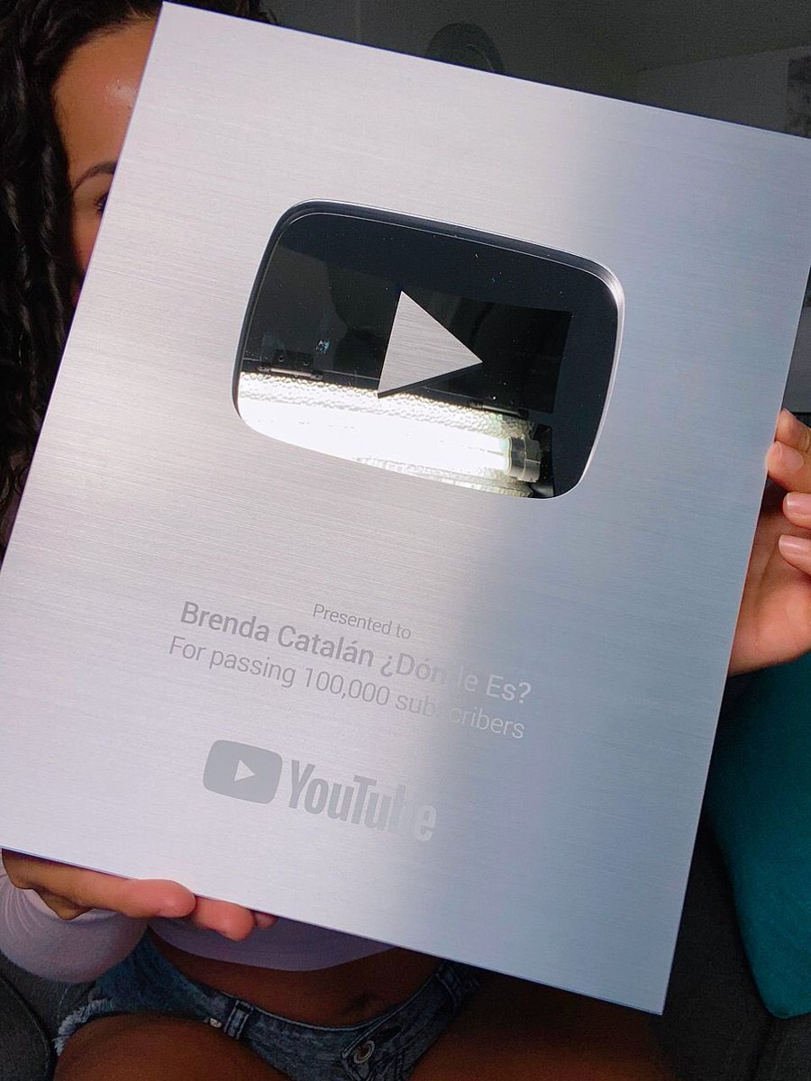 La Acapulqueña más influyente en en todas la redes sociales!!! Felicidades @BrendaCatalanMx por el botón de plata que te otorgo #YouTube por más de 100 mil suscriptores!!! Enhorabuena y a seguir promocionando los destinos turísticos!!! <a href="/alexrivaspro/">ALEX RIVAS</a>