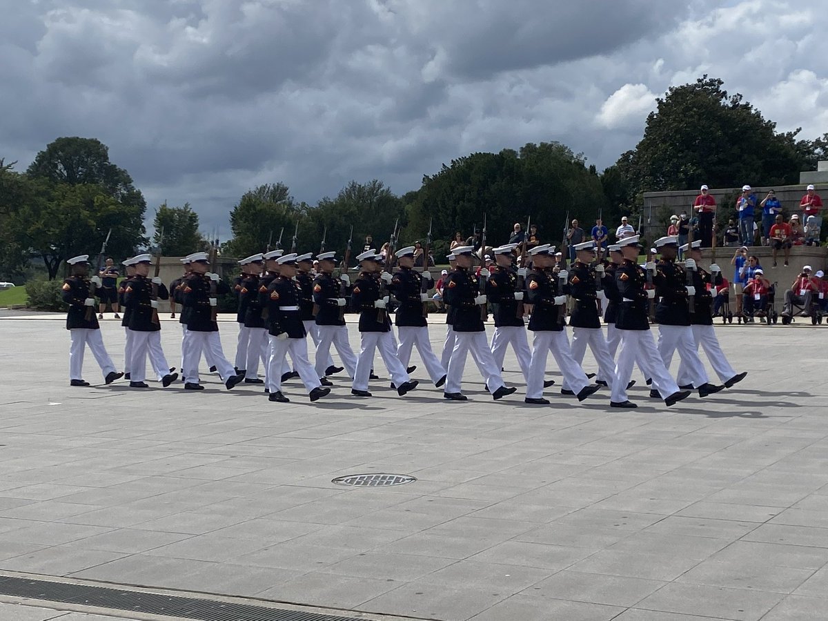 EIHonorFlight's tweet photo. Now at the Lincoln Memorial with the Marine Corp Silent Drill Team. What a sight! 🇺🇸 https://t.co/UgGIBbmHRA