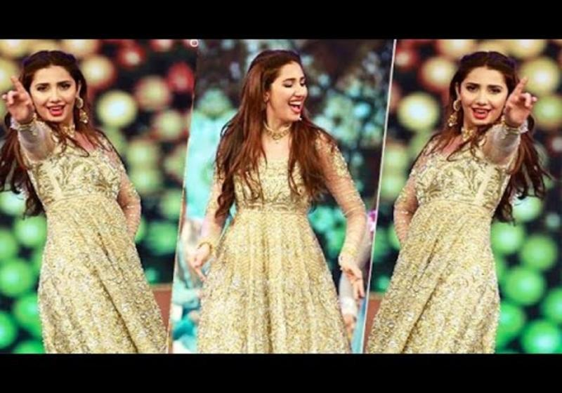 indus_tribune's tweet photo. Mahira Khan’s Throwback Dance Performance in LSA 2021 Goes Viral

The diva is known for dancing like nobody is watching, taking over the stage with her undeniably captivating aura

https://t.co/yqHrs54g1e https://t.co/JXwlJUZMoJ