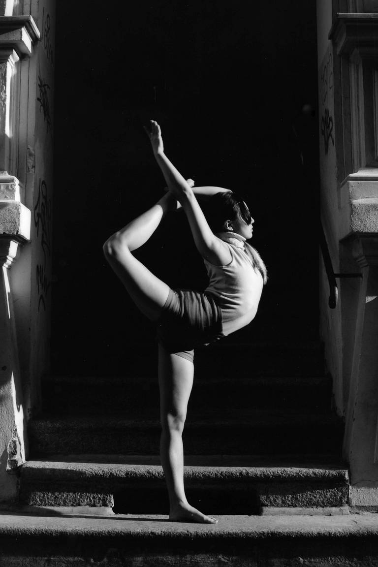 lomographyuk's tweet photo. Norbi Whitney AKA @analognorbi took some long exposures using the Fantôme Kino ISO 8 film. #fantomkino #lowiso #longexposure #dancephotography #lomographycommunity https://t.co/OetO9Nf5fU https://t.co/wB8vGv5z3V