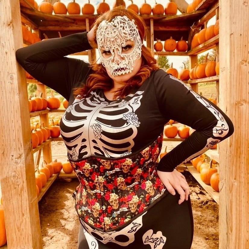 VanRubyRoxx's tweet image. Spooky Scary Skeletons Send Shivers Down Your Spine. 
🎃👻💀
Super fun shoot with @releasetheclam today at @maanfarms Fall Festival.  We shot some really fun Halloween looks featuring @truecorset corsets!
Skeleton cat suit and mask from @spirithalloween
#rubyroxx #vanrubyroxx