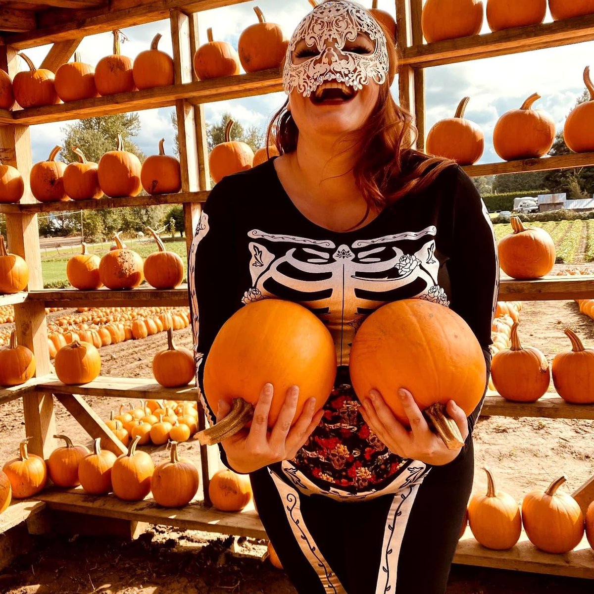VanRubyRoxx's tweet image. Spooky Scary Skeletons Send Shivers Down Your Spine. 
🎃👻💀
Super fun shoot with @releasetheclam today at @maanfarms Fall Festival.  We shot some really fun Halloween looks featuring @truecorset corsets!
Skeleton cat suit and mask from @spirithalloween
#rubyroxx #vanrubyroxx