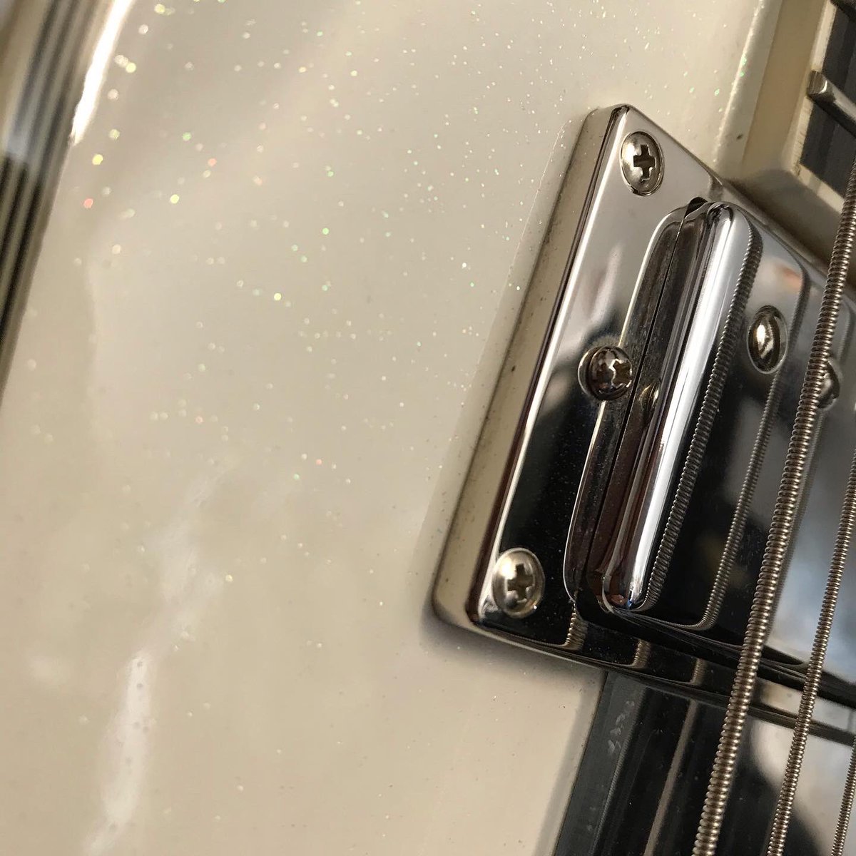 ABGuitartech's tweet photo. One from back in August, the Epiphone Tommy Thayer Signature White Lightning Explorer, in for set up and sorting an intermittent switch.
#epiphone #epiphoneguitars #explorer #epiphoneexplorer #epiphonetommythayer #tommythayer #kiss #guitartech #guitarrepair #guitartechnician https://t.co/RkxDdcbt4R