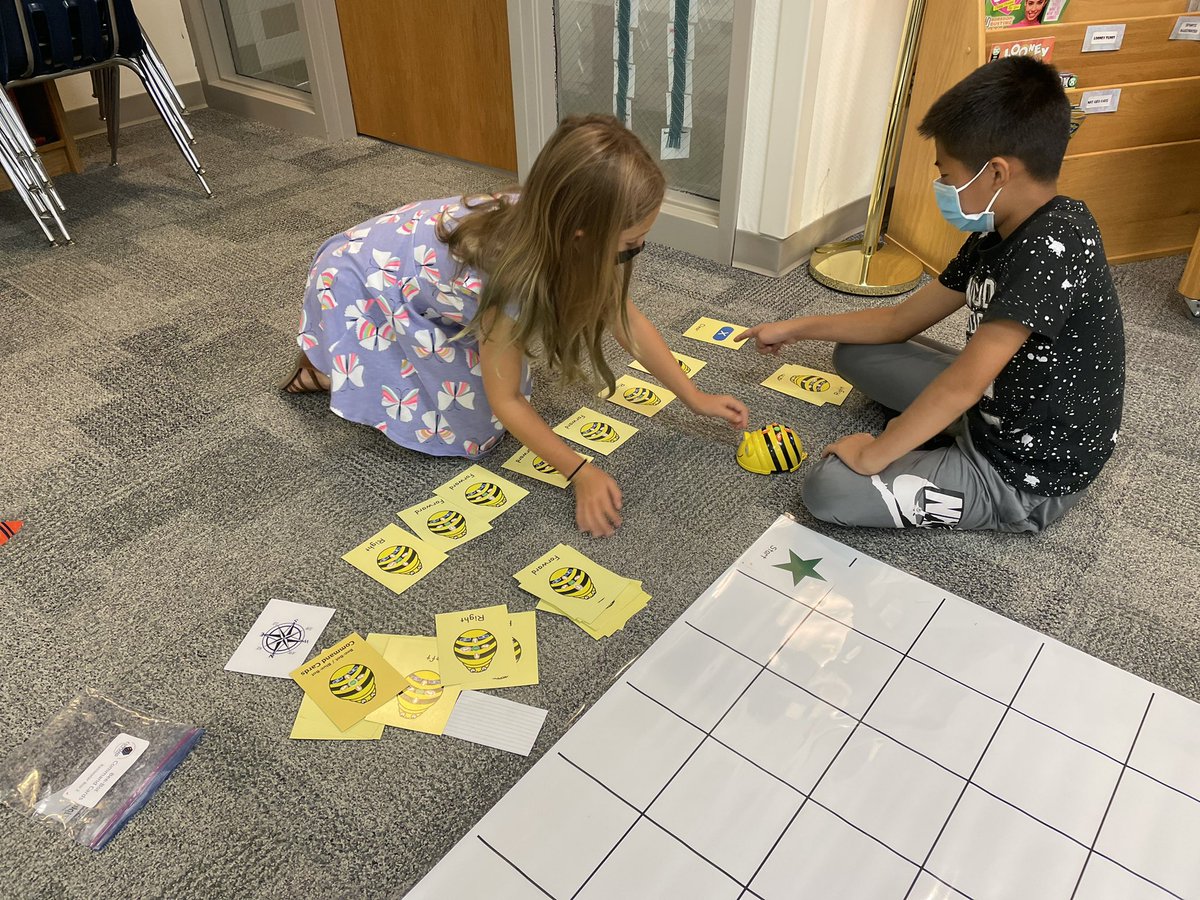 MrsMarsh4th's tweet image. A morning with BeeBots and coding in the library!! 🤖🤖🐝 @CFBISD @CFBRainwater @nicgreenleaf @jannafish @susanmachayo @DrChapmanCFBISD #whyrainwater #togetherwerisecfb