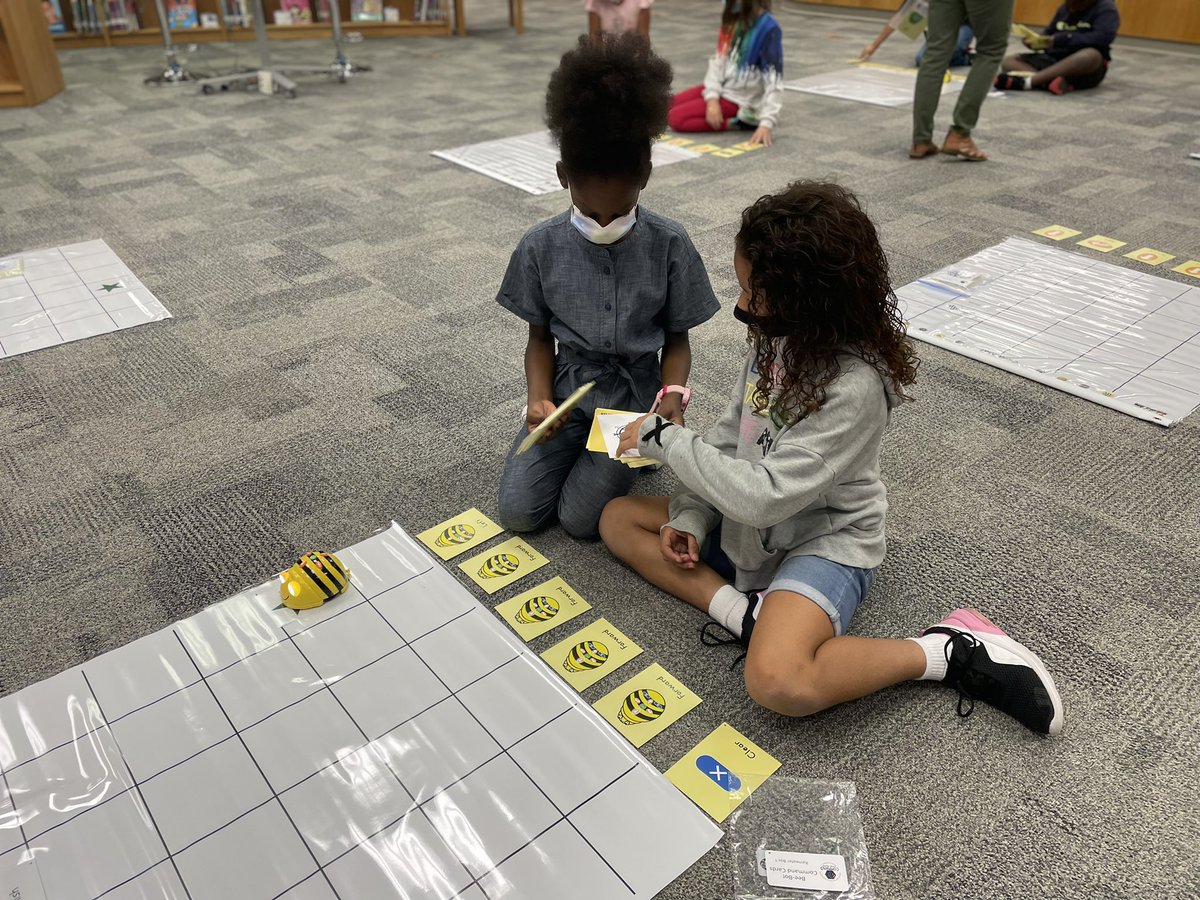 MrsMarsh4th's tweet image. A morning with BeeBots and coding in the library!! 🤖🤖🐝 @CFBISD @CFBRainwater @nicgreenleaf @jannafish @susanmachayo @DrChapmanCFBISD #whyrainwater #togetherwerisecfb