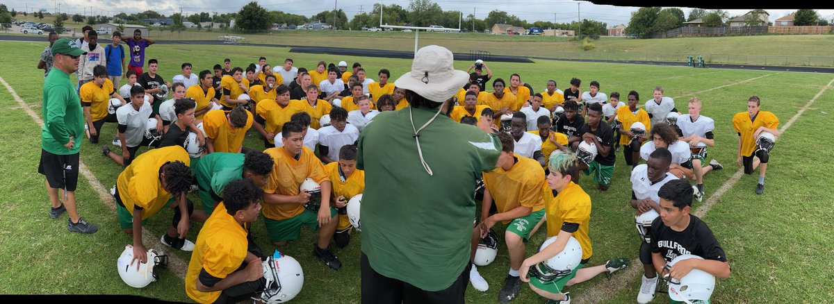 LCMSBullfrogs's tweet photo. Collins Bullfrogs play football tonight vs Mineral Wells. 

8th grade @ home.

7th grade away.

Last week vs Argyle 7th grade A team finished with a 6-6 tie! Exciting news as both 7th and 8th grade  look to rack up some wins tonight. https://t.co/5tU4gn31GJ