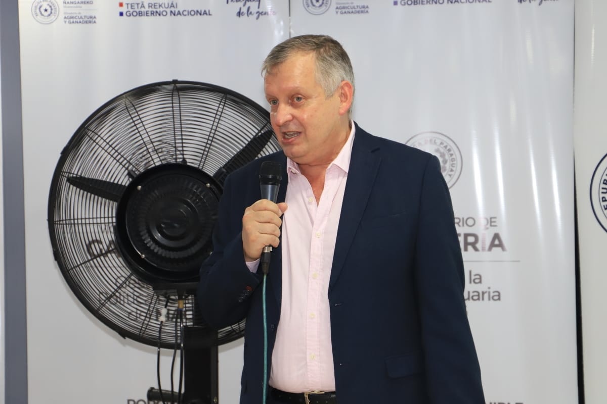 magparaguay's tweet photo. El titular del MAG estuvo acompañado de los Viceministros de Ganadería y Agricultura. Participaron de la presentación del Ing. Bertoni, @PedroGalli8 titular de la @arp_py, Doña @MarisLlorens entre otros referentes del sector #ParaguayDeLaGente 🇵🇾 https://t.co/BwBC1GaQl7