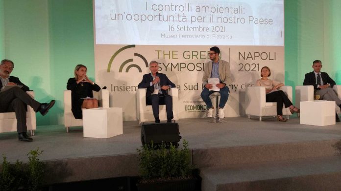 SNPAmbiente's tweet photo. Ripresa e ruolo di #SNPA, se ne è parlato al #GreenSymposium di Napoli, presentando anche il rapporto sui controlli ambientali effettuati dal Sistema. Interventi di @assoambiente @ISPRA_Press @ArpaCampania @ARPALazio: https://t.co/MokSrNYEsJ https://t.co/R7WdRS8Mr7