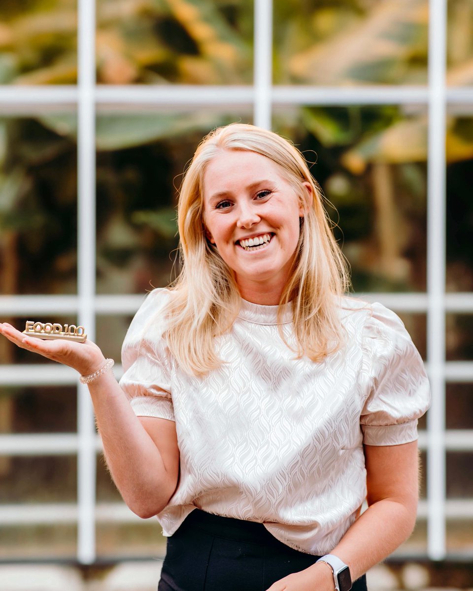 Benoemd tot voedselheld van 2021, wat een waanzinnige eer! Bedankt <a href="/deFood100/">Food100</a>, jury, en alle jongeren die opstaan voor een beter voedselsysteem. De echte voedselhelden zijn jullie!🏆🎉