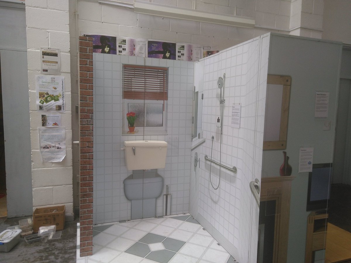 The Haringey pop up eco-house has popped up! <a href="/ChestnutsCentre/">Chestnuts Community</a>   #chestnutsecofestival