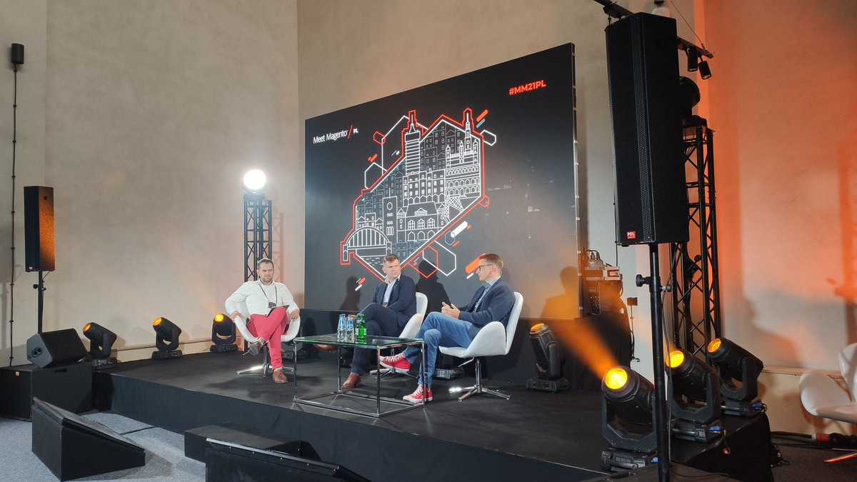 <a href="/MaciejKalkowski/">MaciejKalkowski, PhD</a> (Centuria), Krzysztof Daniel (CreativeStyle), Krzysztof Olejniczak (Online Business Systems) explained how to approach cloud, hybrid cloud, SaaS and on-prem #MM21PL