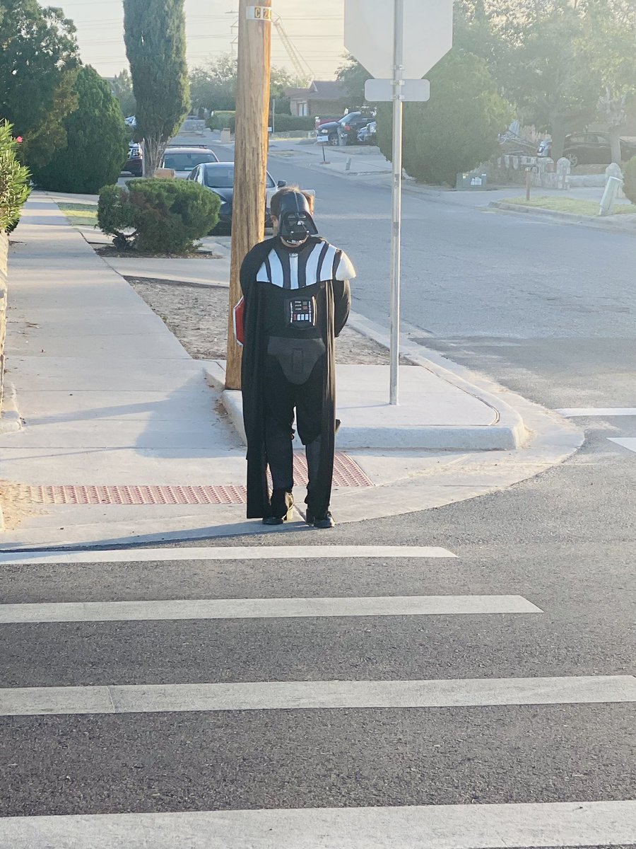 GlenCoveElem's tweet photo. Meet Mr. Reyes our new and amazing instructional aide! Heβs in #FullForce helping us celebrate Homecoming week @JMHanksHigh #KeepShining #KeeptheForceStrong @YsletaISD ππ«ππ«π https://t.co/wGxwZ7GnpG