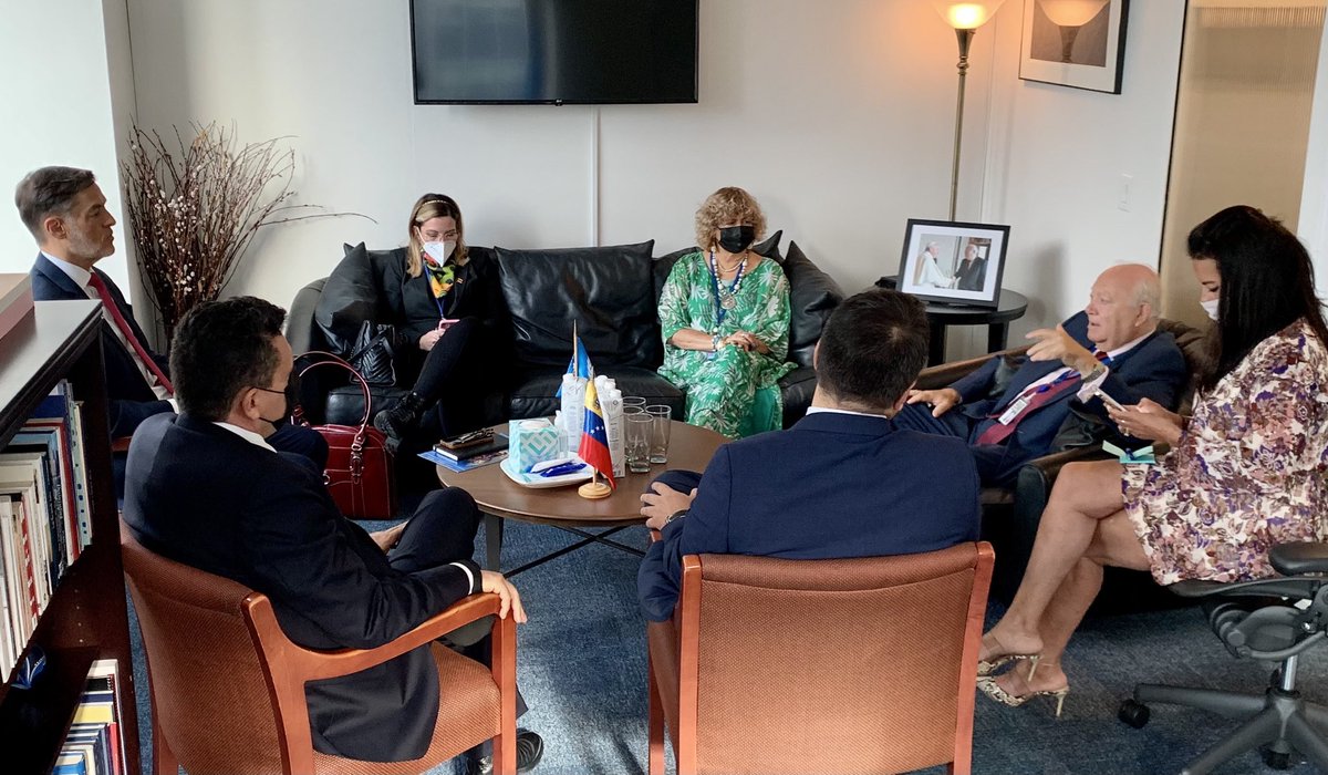 UNAOC's tweet photo. A productive meeting this morning with H.E. Mr. @PlasenciaFelix, Foreign Minister of Venezuela 🇻🇪, and his delegation to discuss the work of #UNAOC and explore areas of synergy and collaboration.
@ONUVENuevaYork #UNGA #Commit2Dialogue https://t.co/pwjiItSjUP