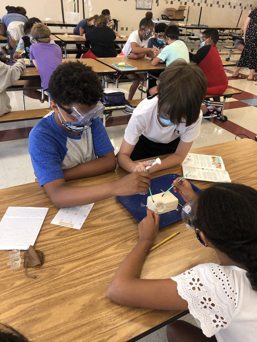 BMP_MsLeace's tweet photo. Today we are mining for crystals! Way to go scientist! https://t.co/oOuf1J4uQL