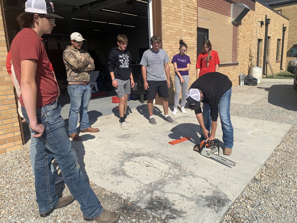 CR6Trojans's tweet photo. Landscaping students have been learning about maintenance of equipment.  Last week they learned about chainsaw safety, maintenance, and use. #WeAreCommunity #ACommunityCommittedToSuccess https://t.co/vsaA8ewTus