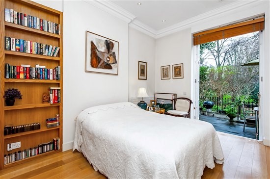 BOLTON GARDENS, LONDON, SW5
£1,550 PW
An exclusive and rare to the market 2 bedroom property with direct access to and views across Gledhow Gardens communal gardens via its own private terrace. The jaw dropping reception with bay window has sweeping views across Gledhow Gardens.