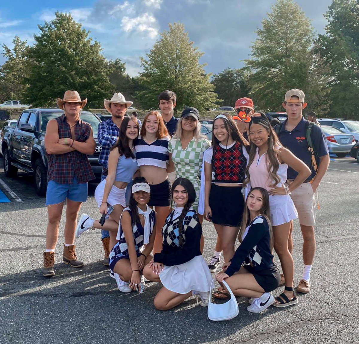 CFHSGreenwall22's tweet photo. DAY 2: COUNTRY VS COUNTRY CLUB https://t.co/ga57gXeWVS