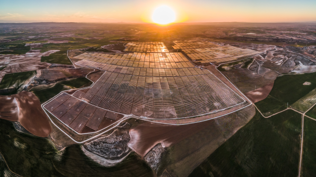 BrettMClanton's tweet photo. Lightsource bp is growing fast! Targeting 25GW of solar developments by 2025 and creating jobs in the process #lightsourcebp #bpNetZero https://t.co/ddhU0ds3rZ https://t.co/ZEqfACf9PZ