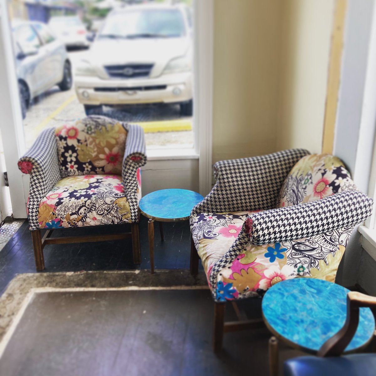 RC_Coffee's tweet photo. Meet Comfy Corner: Likes Readers, Chatters, Sippers, &amp; Listeners. Longing for Sweet Buns of all sizes. Comfy Corner is a Supportive Being and has heard some Wild and Soulful Tales. If interested, come to River City Coffee to meet up. They will supply coffee &amp; music. #comfycorner https://t.co/2sQV0lIrNV