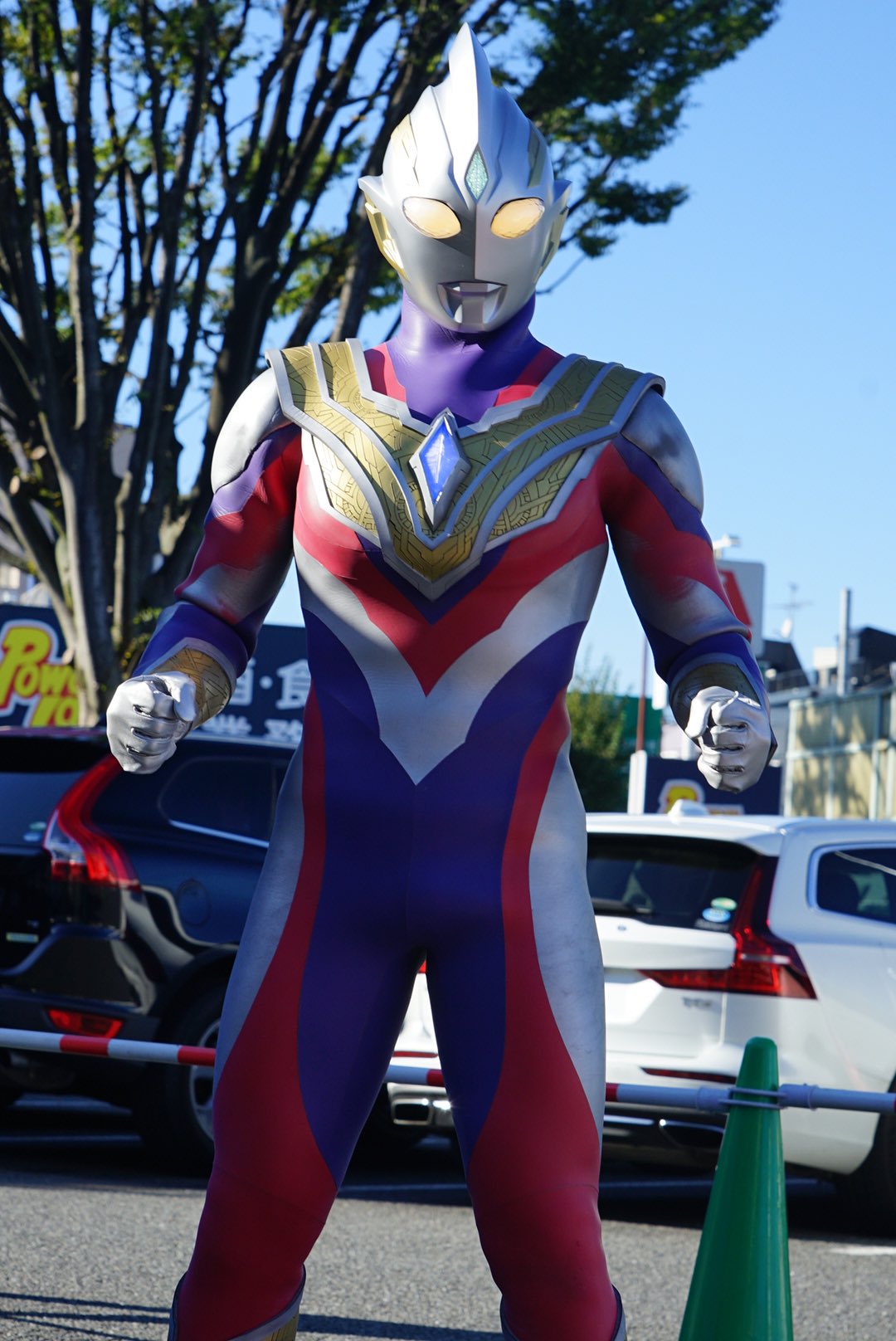 ウルトラマン着ぐるみに入る女子 ボード「着ぐるみ」のピン[2024
