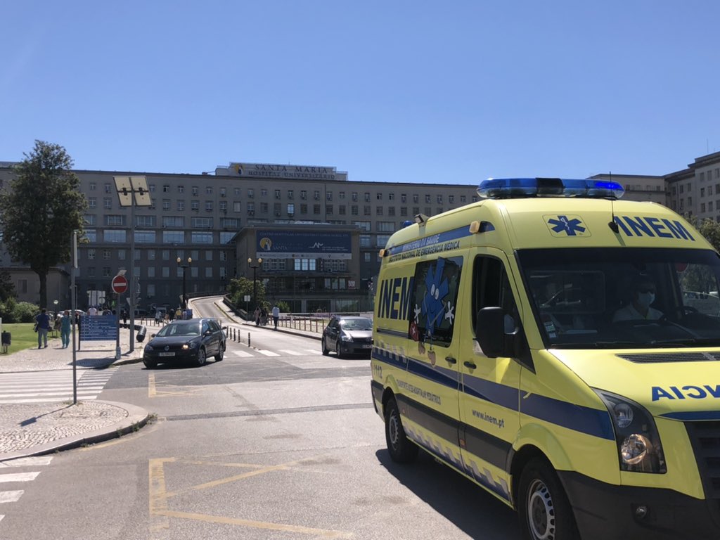 mialberti's tweet photo. On assignment for the @washingtonpost in Lisbon’s main hospital, who took the blunt of the peak of the pandemic.

From +400 patients to 30 now. From 70 ICU patients to 15: 90% are not vaccinated.

Doctors tell us most unvaxed patients say they regret not getting the jab. https://t.co/CmmbfSlEP1