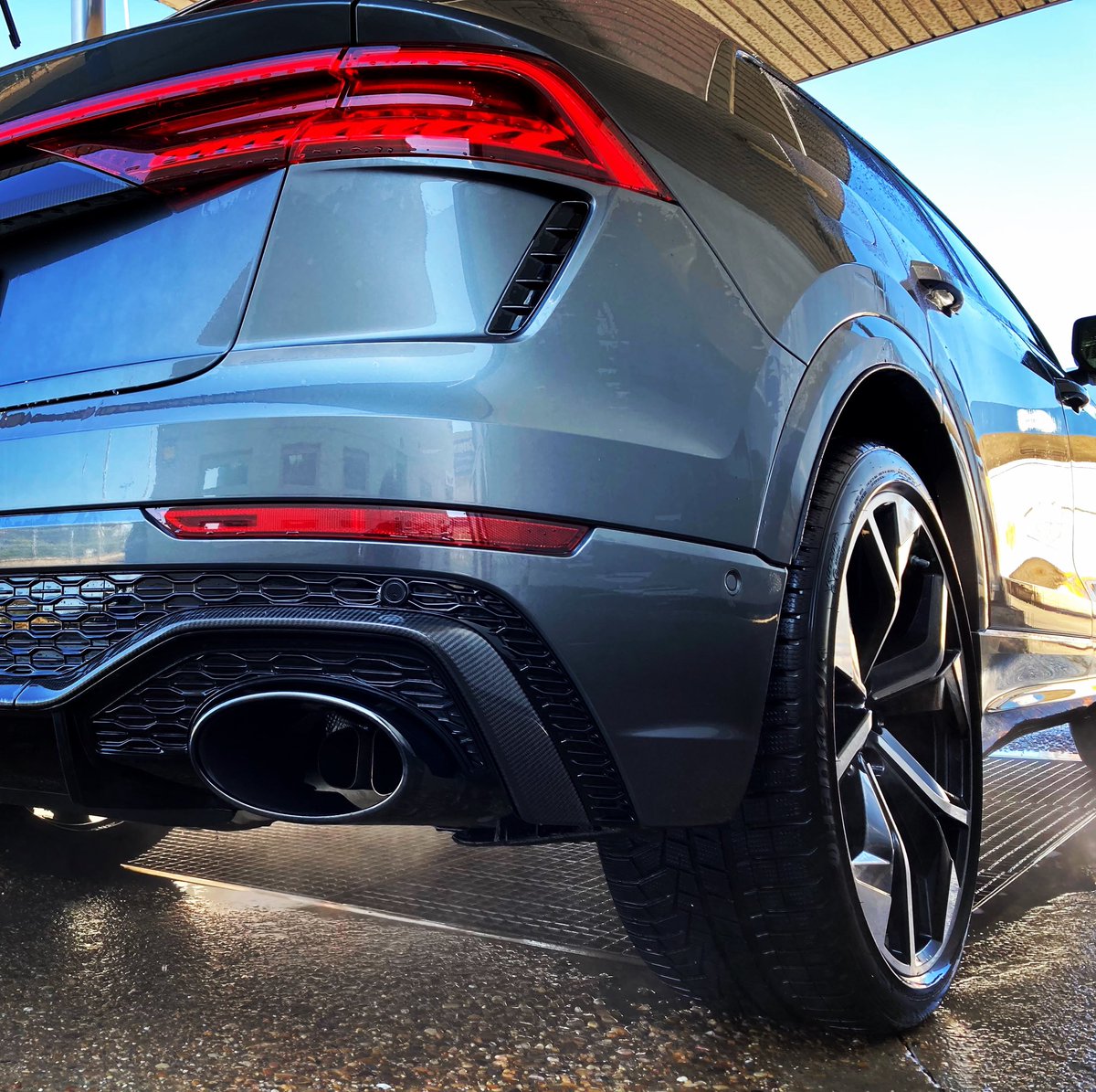 DonPatoWash's tweet photo. 🔥🔥🚘 #Audi #luxurycars #donpatowash #detailing https://t.co/E5yYdRTGxt