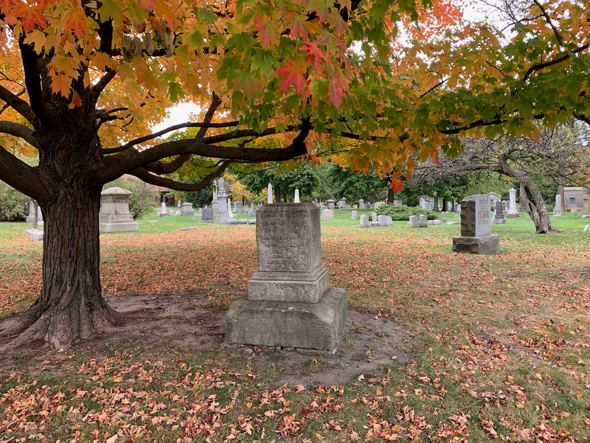 Join us October Sundays for walking tours at Graceland Cemeteries - ahead of the 2022 book release, GRACELAND CEMETERY: CHICAGO STORIES, SYMBOLS anD SECRETS   eventbrite.com/e/graceland-ce…
