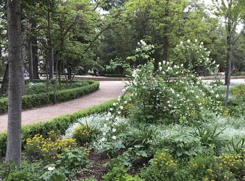SilviaCorchero1's tweet photo. Curso para docentes en el @CRIFAcacias en el que realizaremos un recorrido por los jardines históricos de #Madrid, con visita al Jardín de Vistalegre, desde una perspectiva didáctica y social. Inscripciones hasta el 28 de septiembre. ¿Te apuntas? https://t.co/RKu4xaZccT https://t.co/d5AQ3k9OnT
