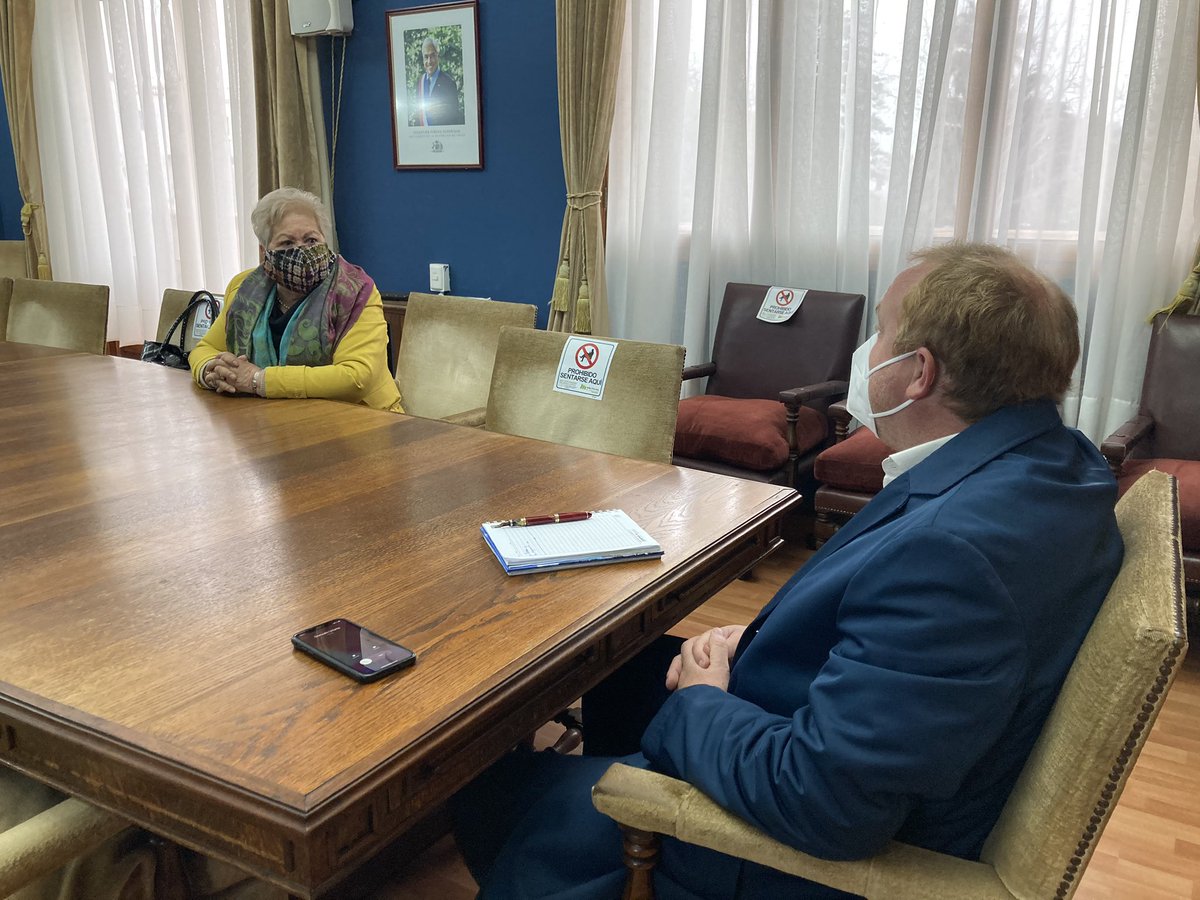 Siempre es un agrado recibir personas que sirven a su comunidad. Hoy me reuní con la Presidenta del Consejo Consultivo Regional de Salud, Gladys Moreno quien me consultó sobre avances del nuevo hospital de #coquimbo y otros temas.