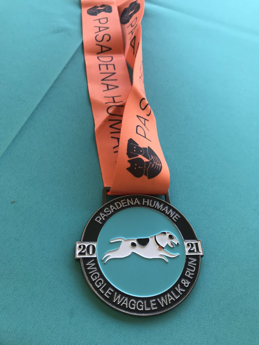 BiteMeMF's tweet photo. Another successful #WiggleWaggleWalk in the books. Great job Coco Chanel! @PasadenaHumane https://t.co/E3YsBzy4DT