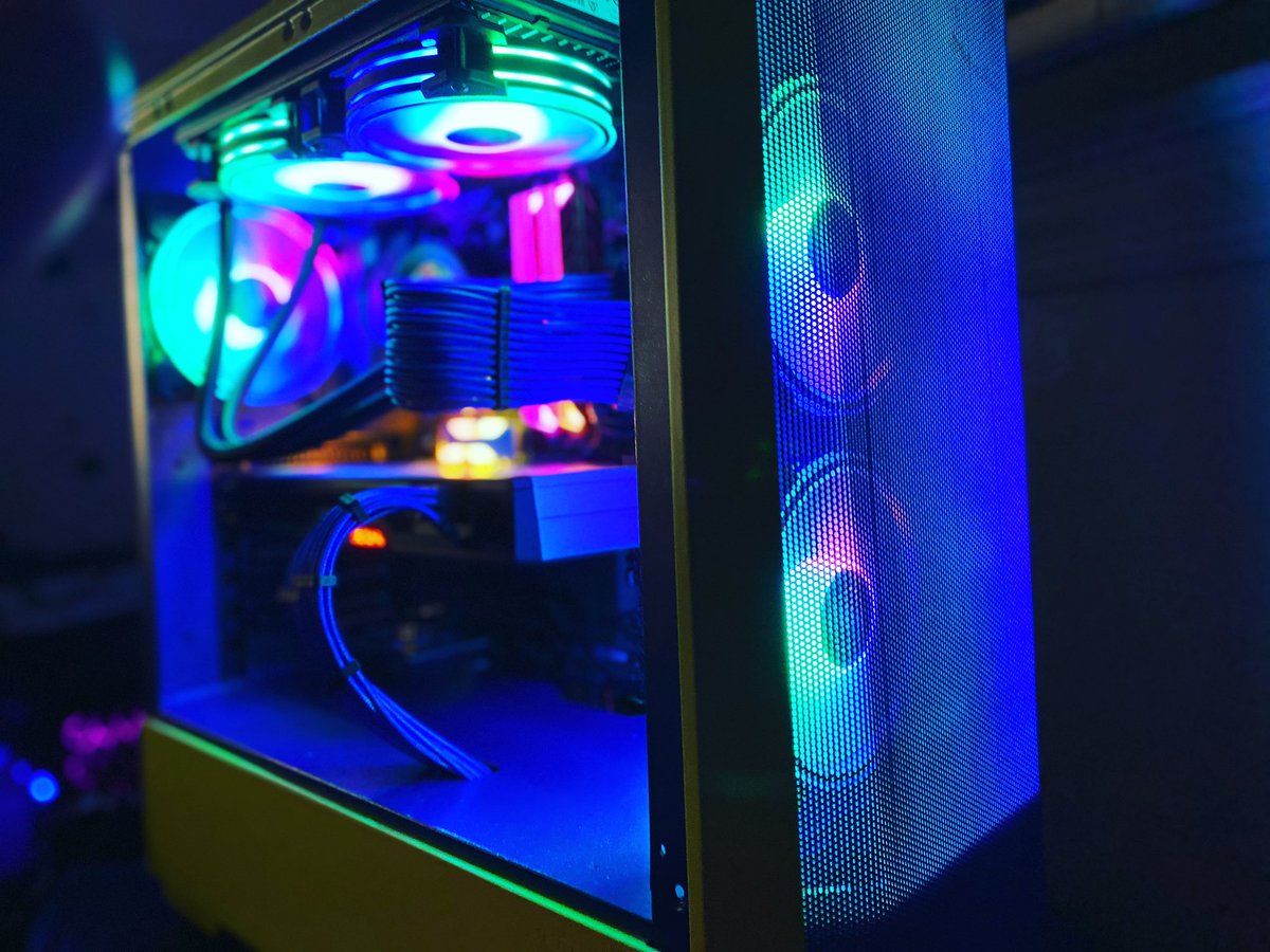 WhiteBoxBuilds's tweet image. #letusbuildyournextpc
whiteboxpc.com