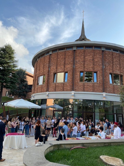 GOJFRC's tweet photo. So much great energy at the #JFRC! The first Fall 2021 New Student Orientation Weekend included welcome activities, informational meetings, celebratory gatherings, and moments for reflection. More to come! https://t.co/9u0LTSab01
