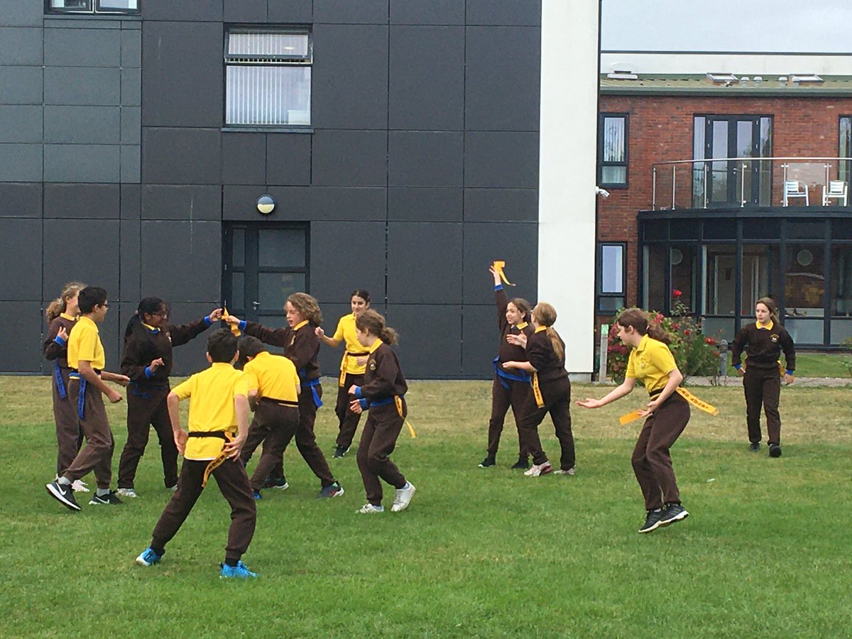 Day 2 of #BeActive European Week of Sports was ‘Give it a Try’ so 6th class took it literally and scored some tries🏉 @leinsterrugby @tagrugby @ActiveFlag @irelandactive @Europe_Active @PDSTpe