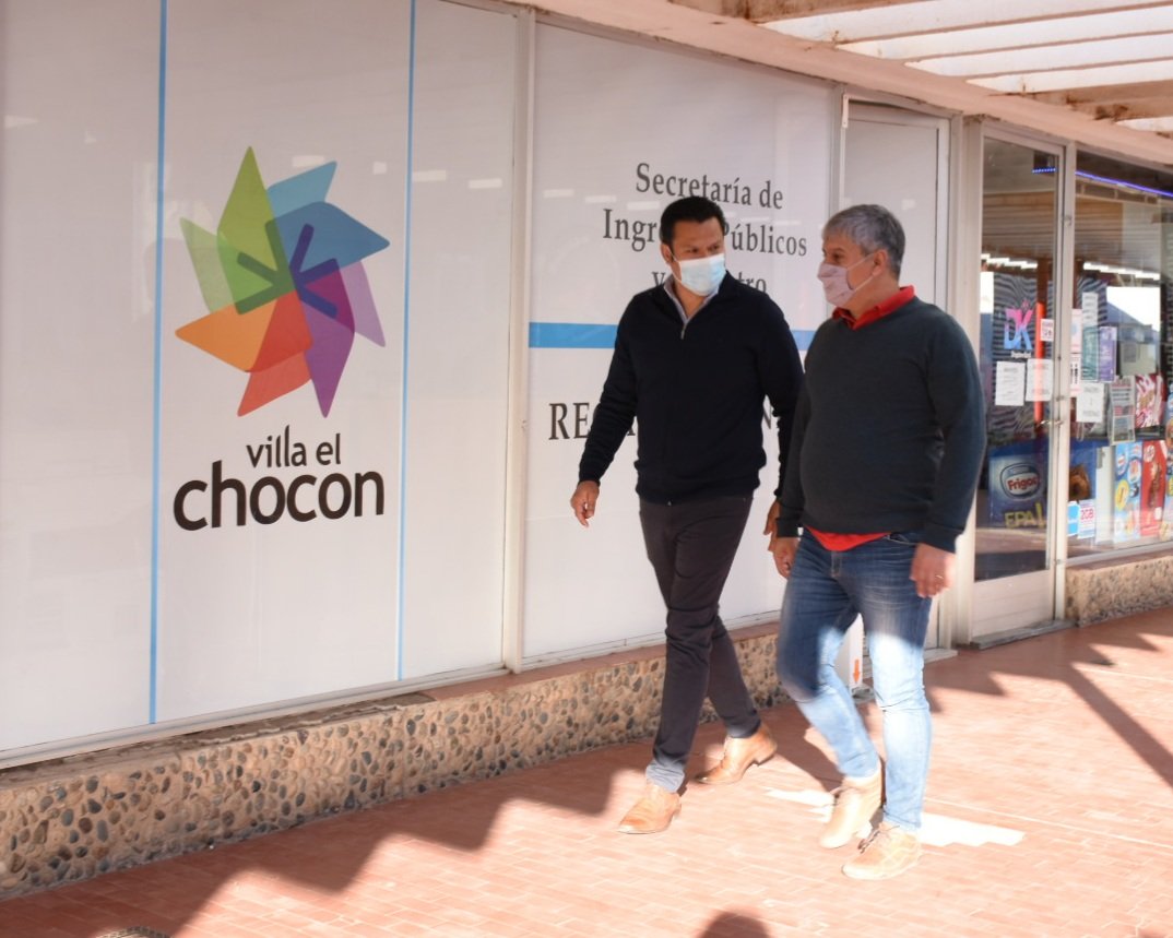 OLlancafilo's tweet photo. Arrancamos la jornada en #VillaElChocón con @DiFonzoNicolas y equipo para continuar la agenda de trabajo Provincia-Municipio
Recorrimos las obras de reacondicionamiento de la casa institucional para Adultos Mayores y modernización del museo municipal Ernesto Bachmann 
#MásGestión https://t.co/9aSPgbt8KU