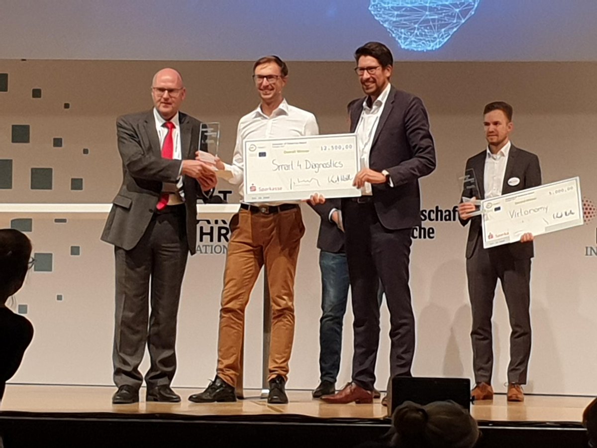 hihh_inno's tweet photo. 🎉 Congrats to #Smart4Diagnostics for winning the Innovator of Tomorrow Award during the #WMFInnovation in Erlangen!

Next to @ClinomicAI  and #PortabilesHCT they made it to the finals after pitching with the selected Top 15 Start-ups yesterday.

@EITHealth @UniFAU #Sparkasse https://t.co/dYMXoyiScT