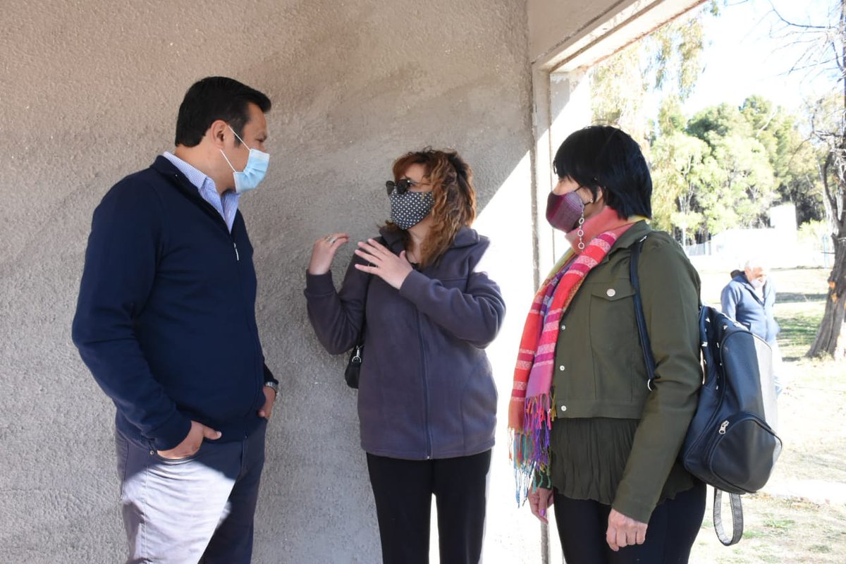 OLlancafilo's tweet photo. Arrancamos la jornada en #VillaElChocón con @DiFonzoNicolas y equipo para continuar la agenda de trabajo Provincia-Municipio
Recorrimos las obras de reacondicionamiento de la casa institucional para Adultos Mayores y modernización del museo municipal Ernesto Bachmann 
#MásGestión https://t.co/9aSPgbt8KU