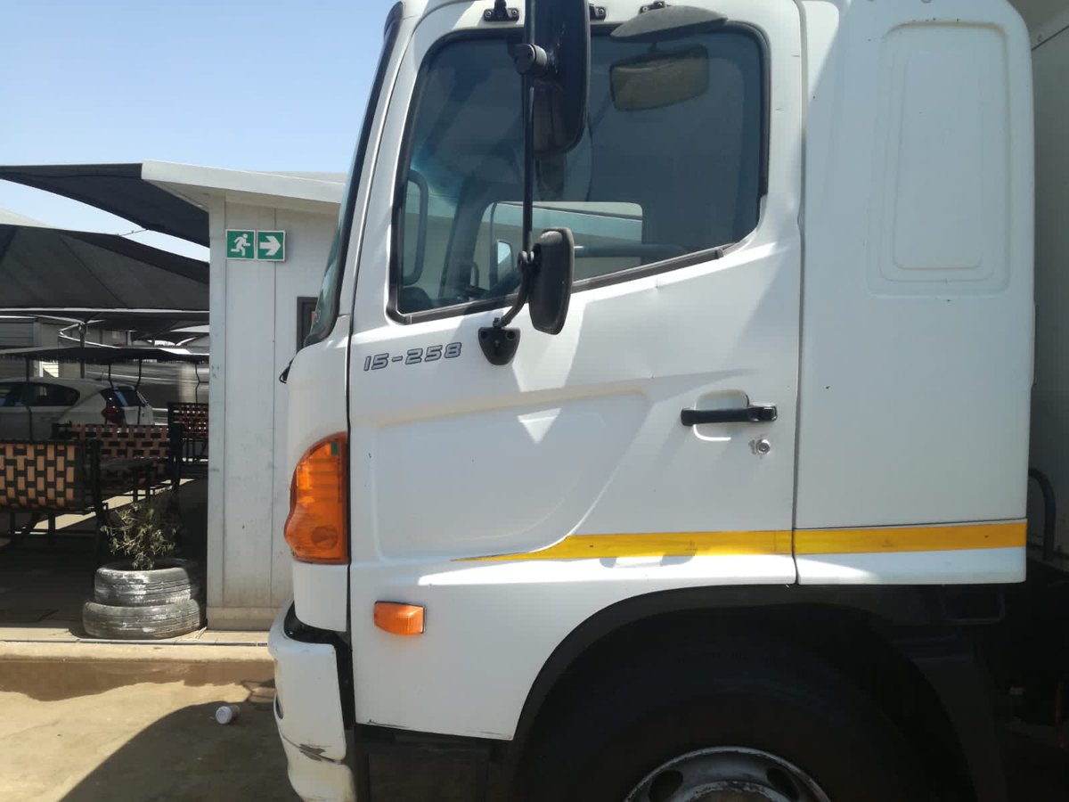 DavidSfiso's tweet photo. 2004 Hino for R299990 
David Nhlabathi 0722539482 https://t.co/EdpXqdF9fR