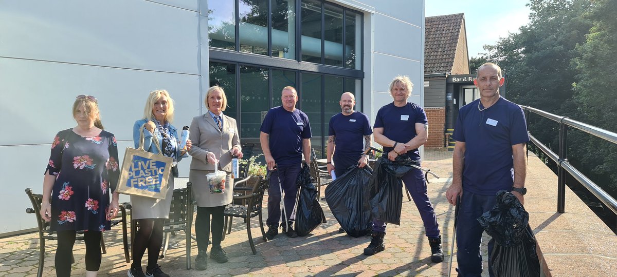 Karen81735156's tweet photo. A successful #Beachclean today with a little help from the Banksy crabs #WorldCleanupDay #cromercountryclub #DiamondResorts https://t.co/tR0YX6oqYR